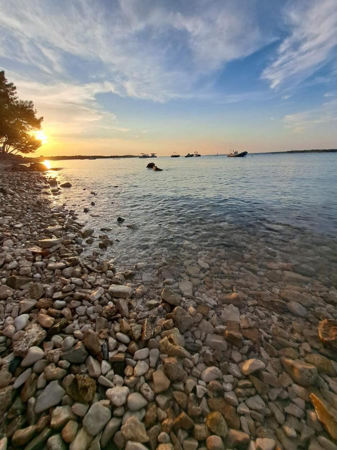 Apartman Melita Galižana Exteriör bild