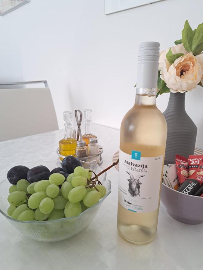 Apartman Melita Galižana Exteriör bild