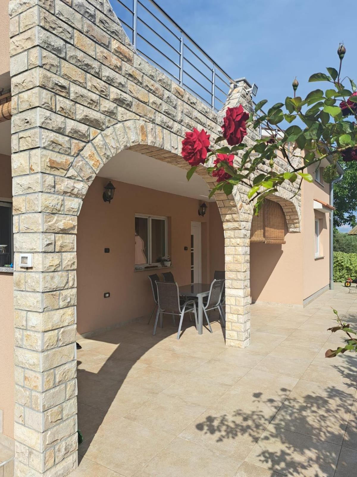 Apartman Melita Galižana Exteriör bild